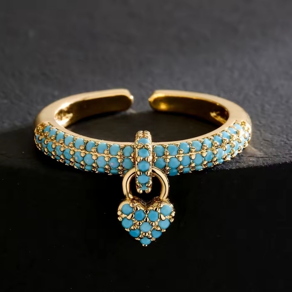 Elegant Gold and Turquoise Heart Ring